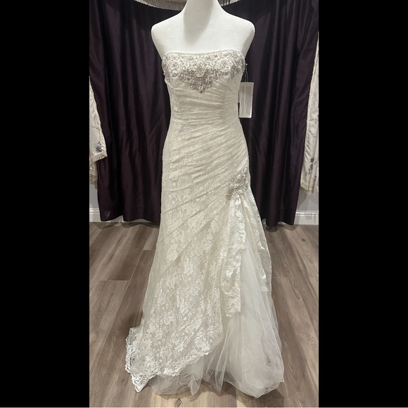 ✅ CLEARANCE David’s Bridal Embellished A Line Wedding Dress - Picture 3 of 11